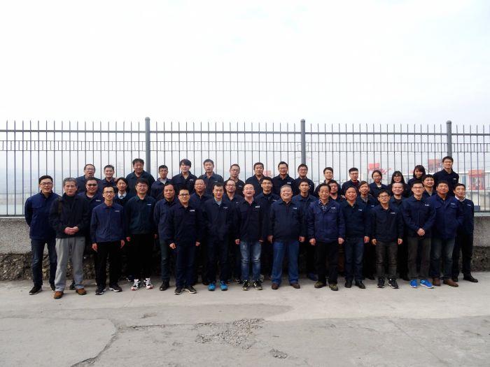 3.葛洲壩電廠機(jī)械水工維修部機(jī)械分部合影